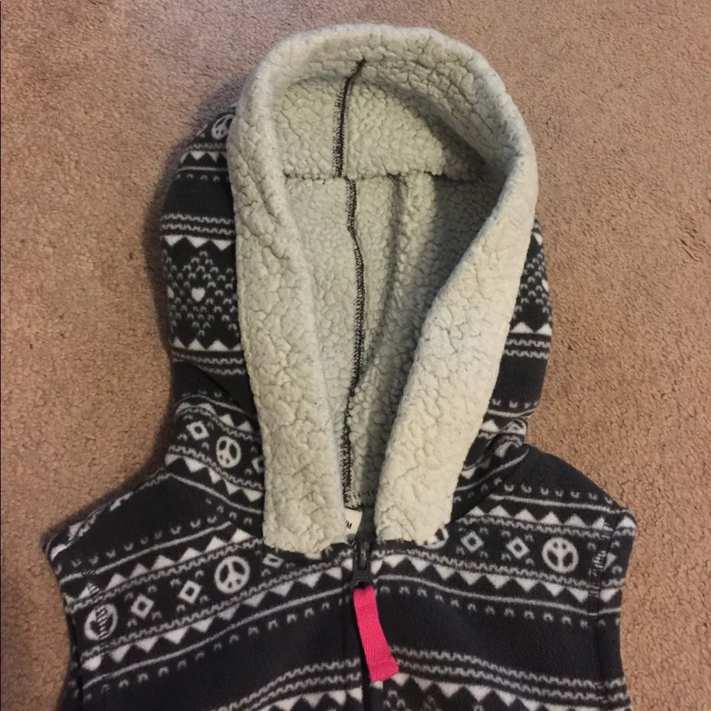 Grey & white Sherpa OLD NAVY hooded vest size 8(M)